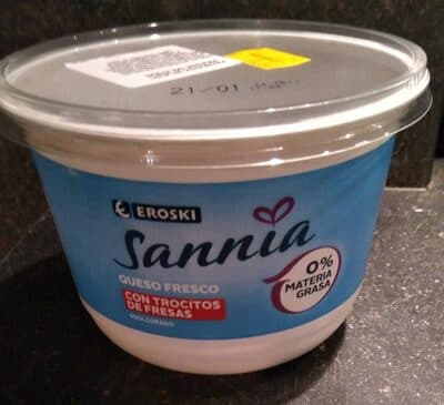 Queso Fresco Con Trocitos De Fresa