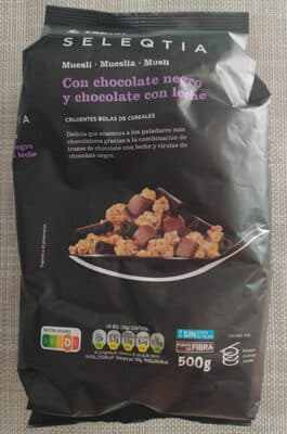 Muesli Con Chocolate Negro Y Chocolate Con Leche